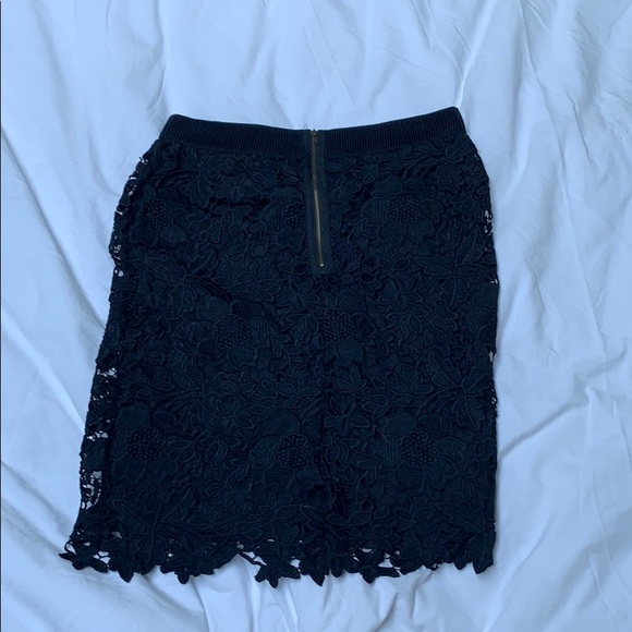Black flower lace skirt - Picture 2 of 3